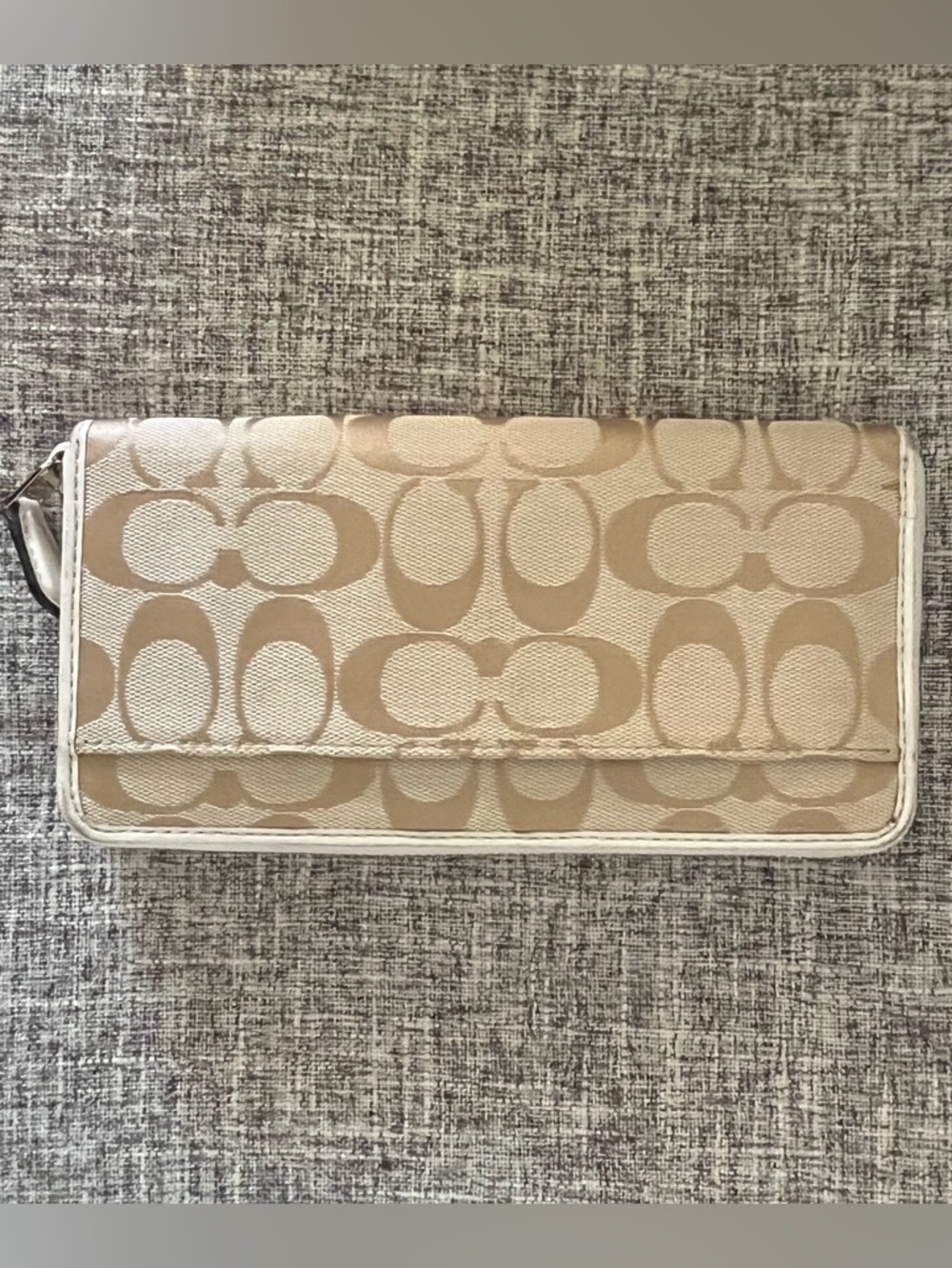 Jacquard Acc Zip
Around Wallet In
Khaki And Chalk - Picture 3 of 10